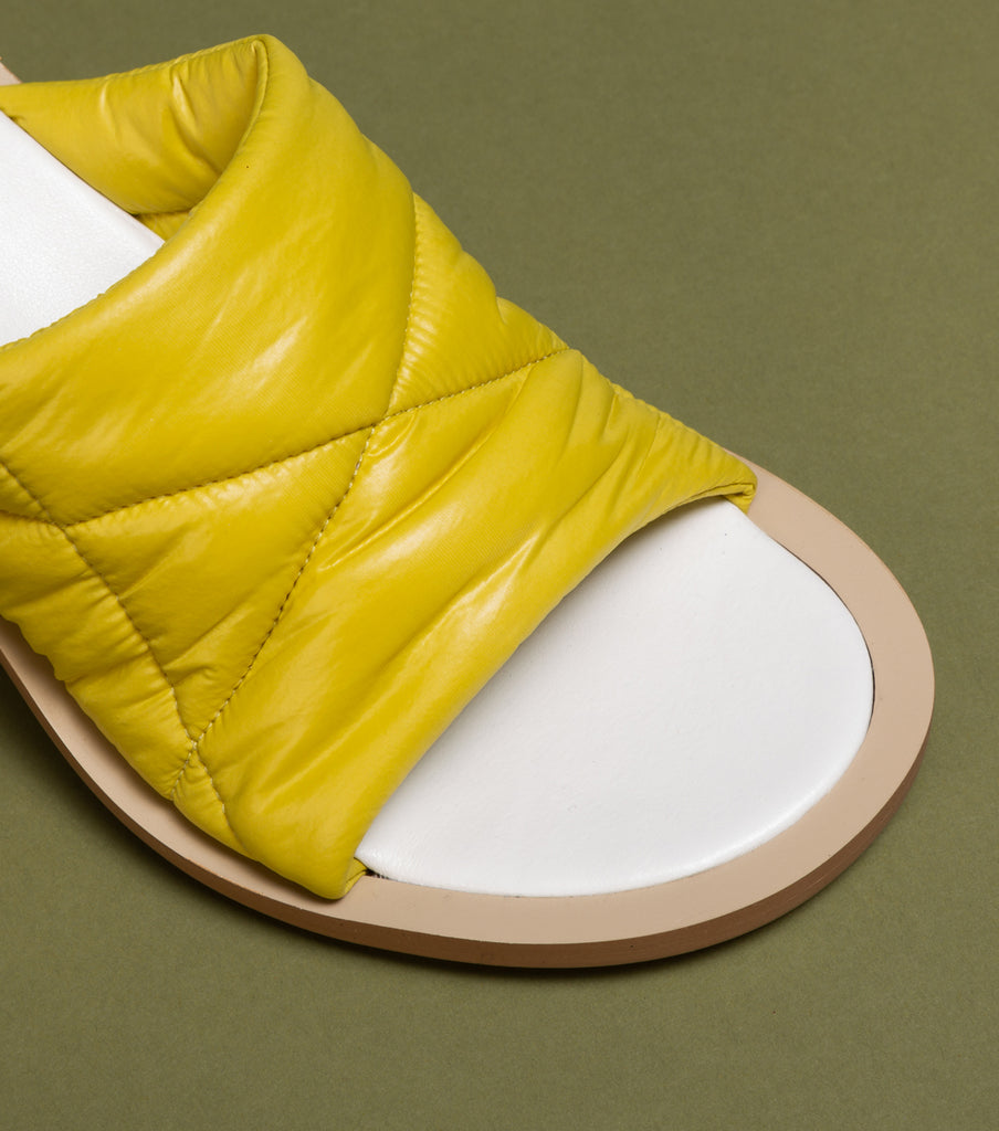 Varunah: Yellow Nylon