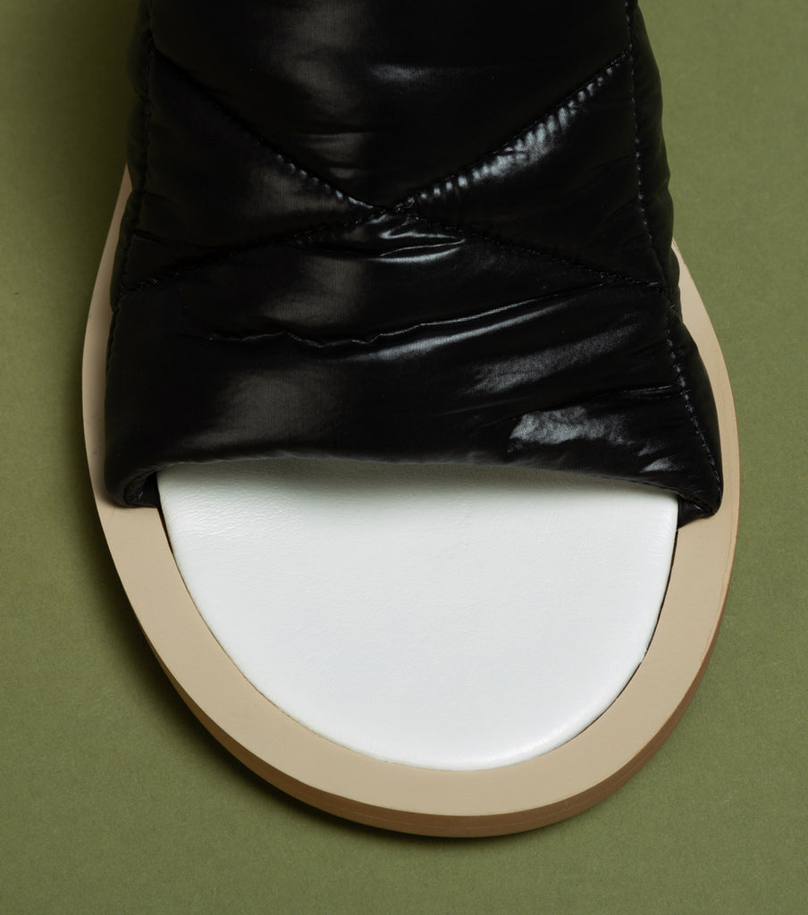 Varunah: Black Nylon